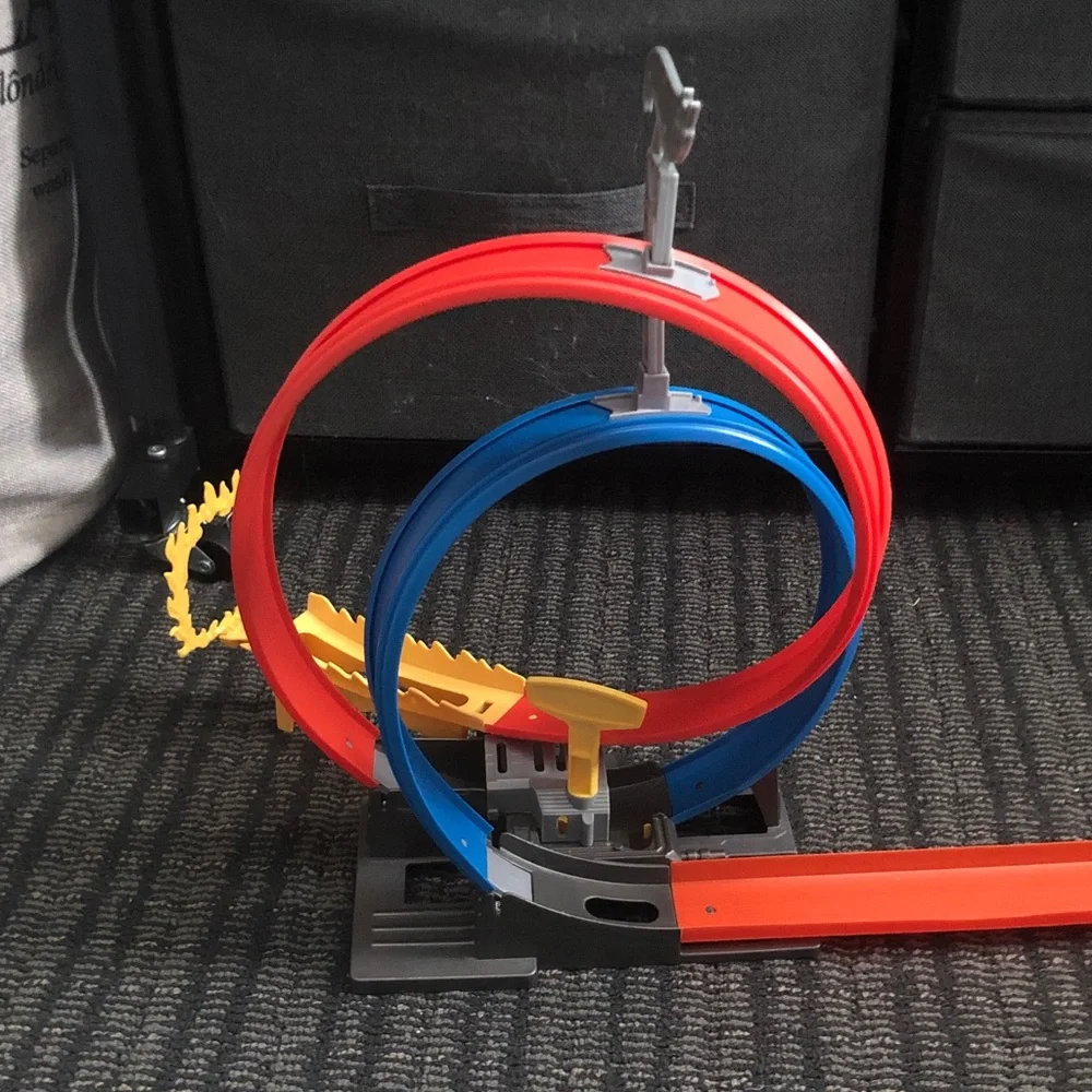 🦅 Hot Wheels Thrill Loop Launcher - Picture 5 of 10